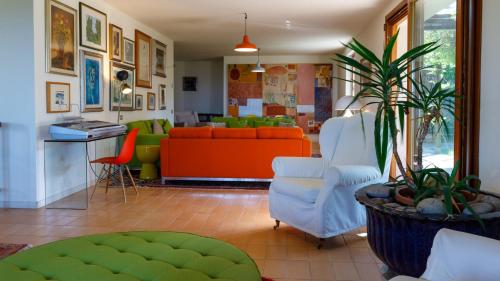 Ruang duduk di Villa delle Rose - Modern design, pool & AirCO