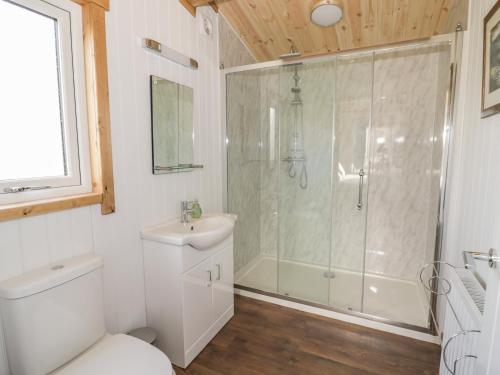 Top Style Orchard tesisinde bir banyo