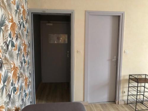 a room with an open door and a hallway at Hôtel De La Mare -restaurant pour les clients sur réservation in Avrigny