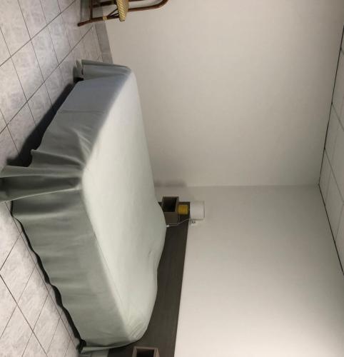 a bathroom with a white toilet in a room at Hôtel De La Mare -restaurant pour les clients sur réservation in Avrigny