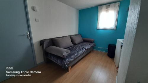 Ruang duduk di ISIS 2 Joli duplex avec loggia proche plage et port