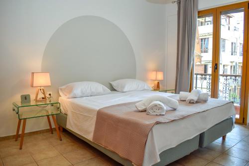 Säng eller sängar i ett rum på Rastoni Chania - Guests Apartment