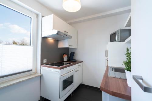 Nautic Strandhotelにあるキッチンまたは簡易キッチン