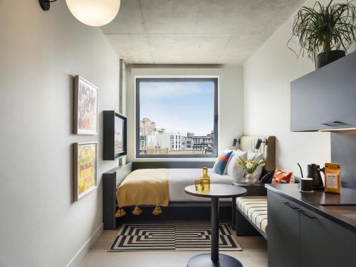 a bedroom with a bed and a table in a room at Penny Williamsburg in Brooklyn