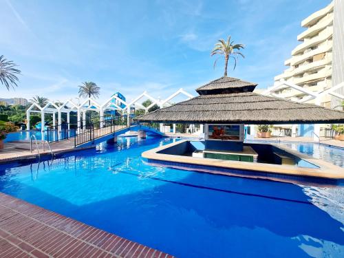 Bazén v ubytování Precioso apartamento con piscinas y vistas al mar. nebo v jeho okolí