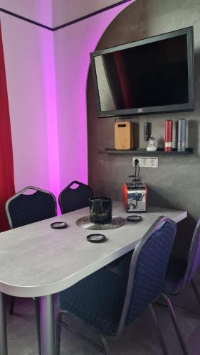 Kuchyň nebo kuchyňský kout v ubytování Best-Preis -Gold Suite- mit Netflix, Self-Check-In, eBike Ladestation, Fahrradraum, WLAN, Netflix und Massagesessel - direkt am Elberadweg im Herzen von Wittenberge