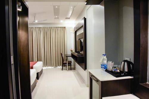 a hotel room with a bed and a bathroom at Hotel Platinum Shravasti in Katra