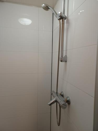 a shower with a shower head in a bathroom at Hotel Jimmy in Amsterdam
