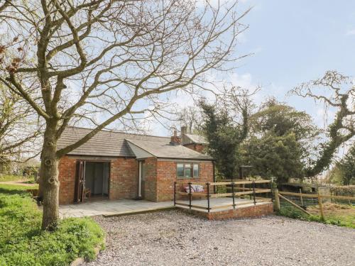 a brick house with a fence in front of it at The Wash House in Banbury