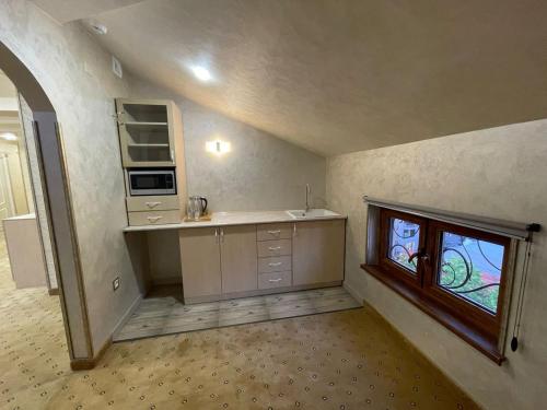 Kuchyň nebo kuchyňský kout v ubytování Anga Yerevan Hotel