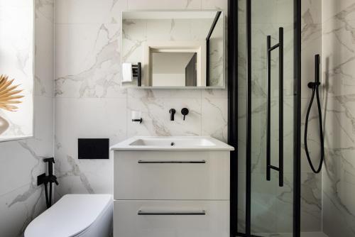 Ванная комната в The Battersea Secret - Trendy 3BDR Flat with Patio