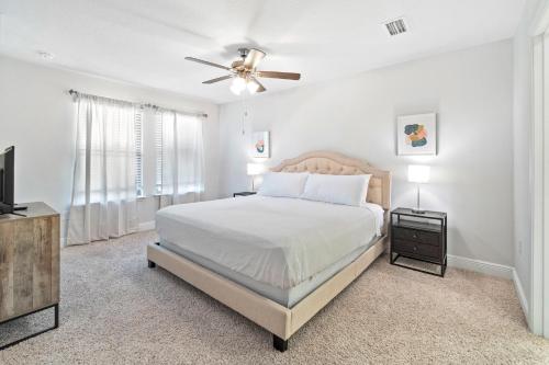 מיטה או מיטות בחדר ב-Pensacola Paradise
