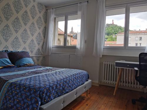 Φωτογραφία από το άλμπουμ του Chambre privée dans appart partagé, centre ville, avec vue sur les monuments σε Le Puy en Velay