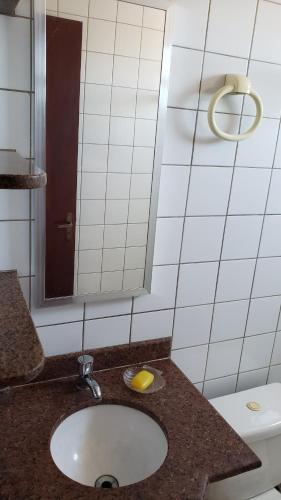 Bathroom sa Apartamento Centro de Guarapari - Próximo a Praia