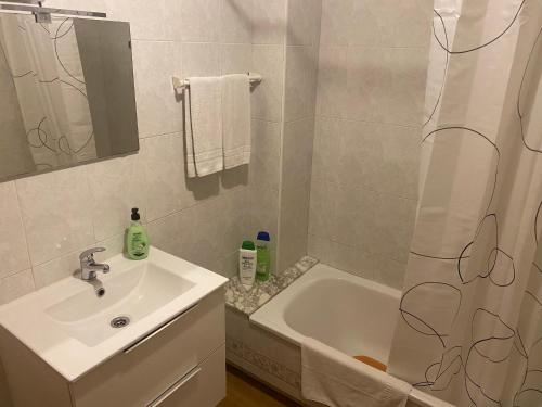 a bathroom with a sink and a bath tub at Homely Apartments Mar 3 in Torrevieja