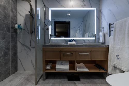 a bathroom with two sinks and a large mirror at The Carlin Boutique Hotel in Queenstown