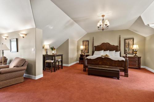 Χώρος καθιστικού στο Summer Creek Inn