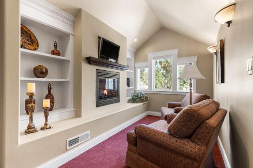 Μια τηλεόραση ή/και κέντρο ψυχαγωγίας στο Summer Creek Inn