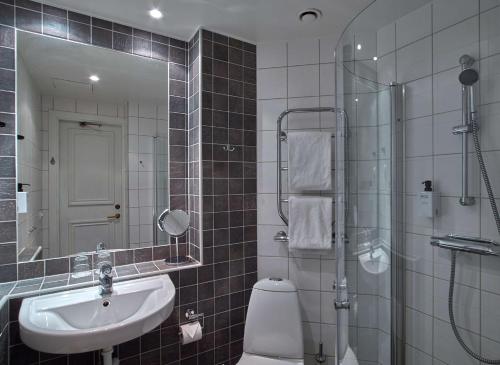 Kylpyhuone majoituspaikassa Scandic Gamla Stan