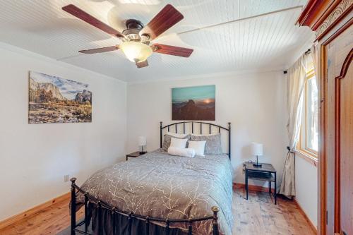 a bedroom with a bed with a ceiling fan at Oso Lodge Unit B in Yosemite West