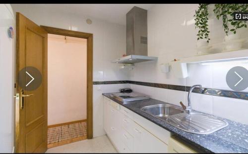 Dapur atau dapur kecil di Apartamento Cartellà 4 habitaciones