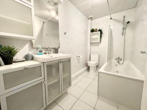 Gallery image of *NEW* Beautiful 2 Bedroom House in Central Location in London