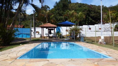 בריכת השחייה שנמצאת ב-Casa Agradável com piscina. או באזור