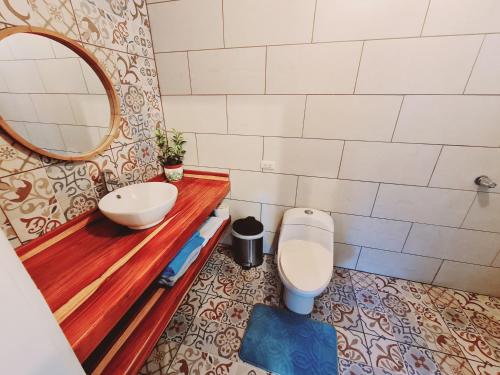 Un baño de Villa Cocos la Fortuna