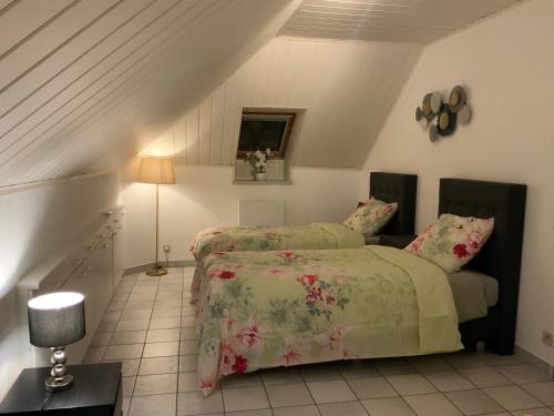 Tempat tidur dalam kamar di LinZn vakantiehuis