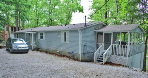 a blue house with a car parked in front of it at Paradise View Getaway-Dacha in Hartwell