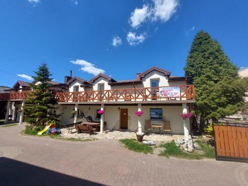 Budova, kde se farma nachází