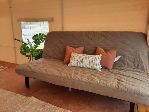 Istumisnurk majutusasutuses TRANQUILO - Dead Sea Glamping