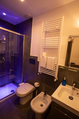 a bathroom with a toilet and a sink and a shower at Hotel Assisivm Antica Dimora AD in Assisi