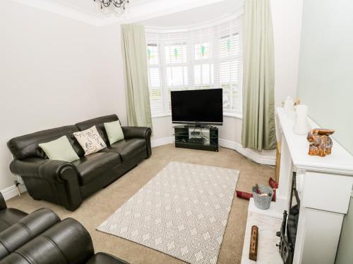 11 Marine View – Photos 4