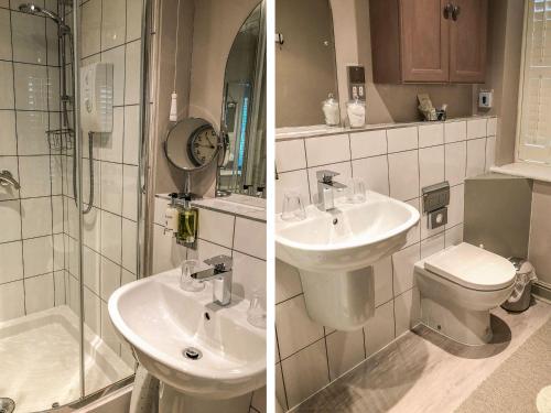 deux photos d'une salle de bain avec un lavabo et des toilettes dans l'établissement Dibble Cottage, à Richmond