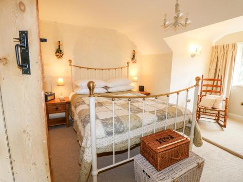 Кровать или кровати в номере The White Cottage