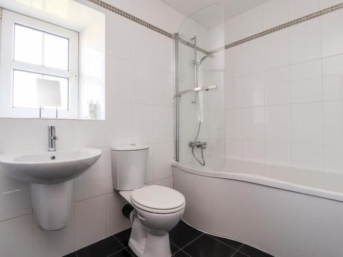 Ένα μπάνιο στο Moss Side Retreat