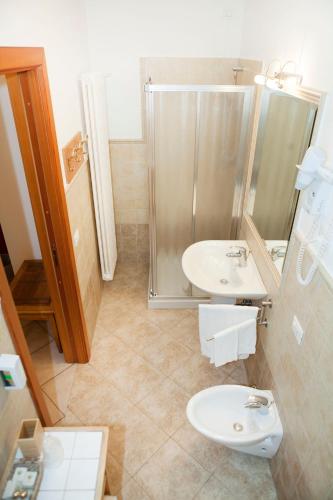 Bilik mandi di Hotel Casanova