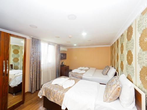 מיטה או מיטות בחדר ב-RENOVA TURiZM HOTEL