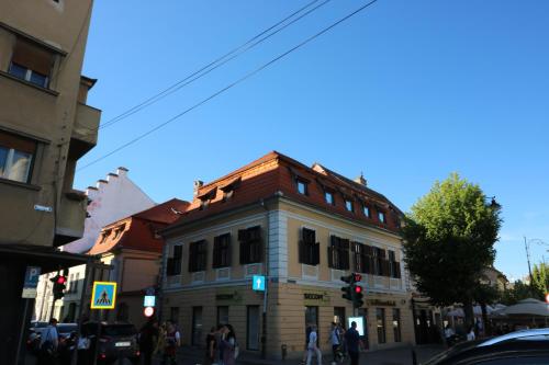 an old building on the corner of a city street at Moonlight Apartments Sibiu in Sibiu