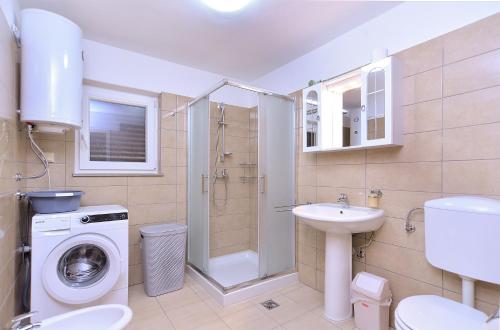 Ένα μπάνιο στο House Fazana 1456