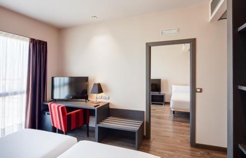 Postel nebo postele na pokoji v ubytování Sercotel Plaza Feria