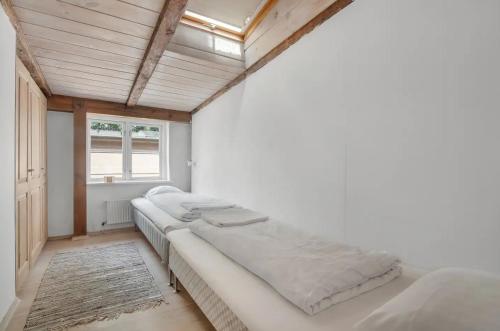 a bedroom with two beds and a window at Cosy City Apartment Perfect For A Family Or Group! in Copenhagen