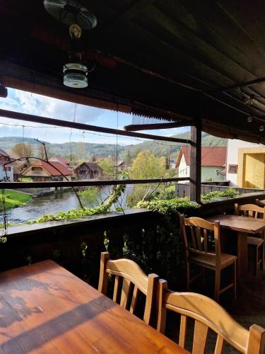 Μπαλκόνι ή βεράντα στο Krka River Lodge
