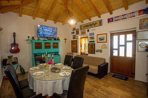 Villa Marela with Heated Swimming Pool