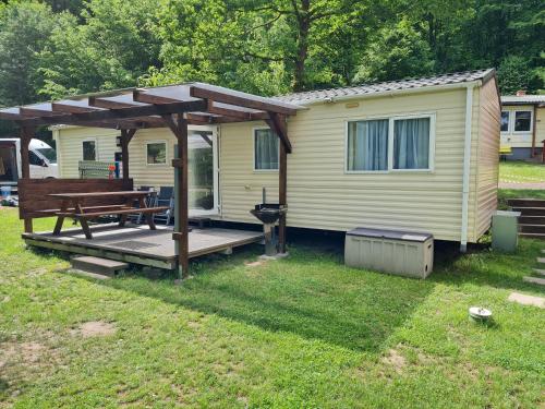 Gallery image of Ferienhaus direkt am See Mobilheim am Schönsee in Urnshausen