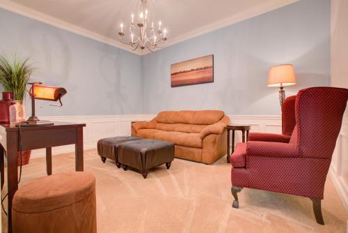 Gorgeous 1st-Floor, End Unit Condo w LAKEVIEW photo 15