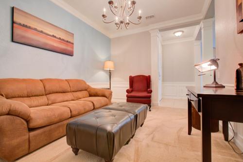 Gorgeous 1st-Floor, End Unit Condo w LAKEVIEW photo 16