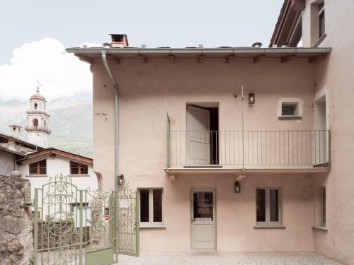 an apartment building with a balcony and a gate at Locanda Via Priula in Morbegno