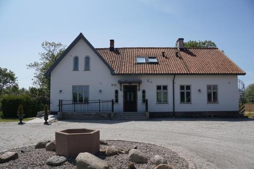 a white house with a driveway in front of it at Hotell Stavstensgården in Trelleborg